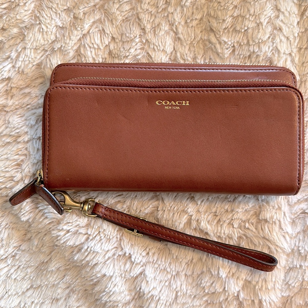 Coach Accordion Zip Wallet - leather